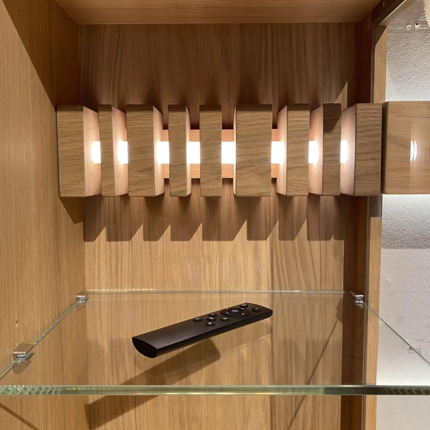 Wohnwand Signatura Rustikale Asteiche Bianco Akzente In Satinierten Bronzeglas Nickelfarbig Nickelfarbig