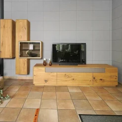 Wohnwand Sineo Europäische Wildeiche Bohleneiche Gebürstet Mit Beleuchtung Und Mattglas-Akzent