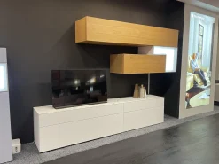 Wohnwand Tetrim A Korpus Und Front Lack Reinweiß Weiß Und Eiche Natur Rahmen Silberfarbig Mit LED Beleuchtung