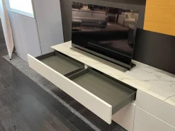 Wohnwand Tetrim A Korpus Und Front Lack Reinweiß Weiß Und Eiche Natur Rahmen Silberfarbig Mit LED Beleuchtung