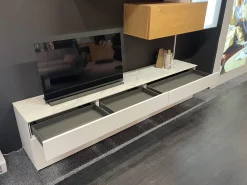 Wohnwand Tetrim A Korpus Und Front Lack Reinweiß Weiß Und Eiche Natur Rahmen Silberfarbig Mit LED Beleuchtung