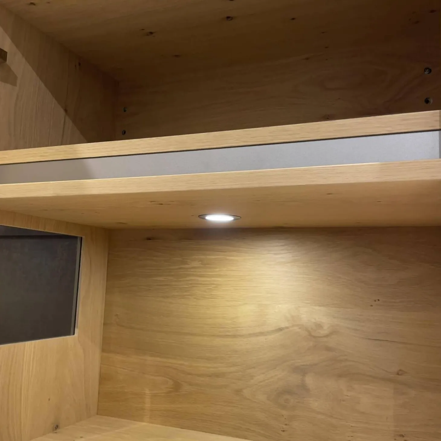 Wohnwand Tormine Balkeneiche Natur Absatz Rostoptik Mit LED Beleuchtung