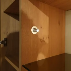 Wohnwand V Montana Wildeiche Geölt Glasrückwand Optiwhite Weiß Mit Beleuchtung Inklusive 2 Vitrinen