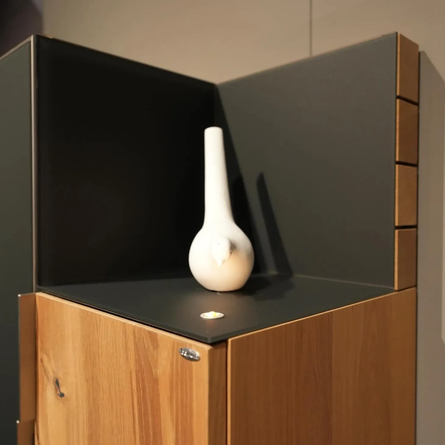 Wohnwand Valpin Eiche Altholz Braun Akzent Colorglas