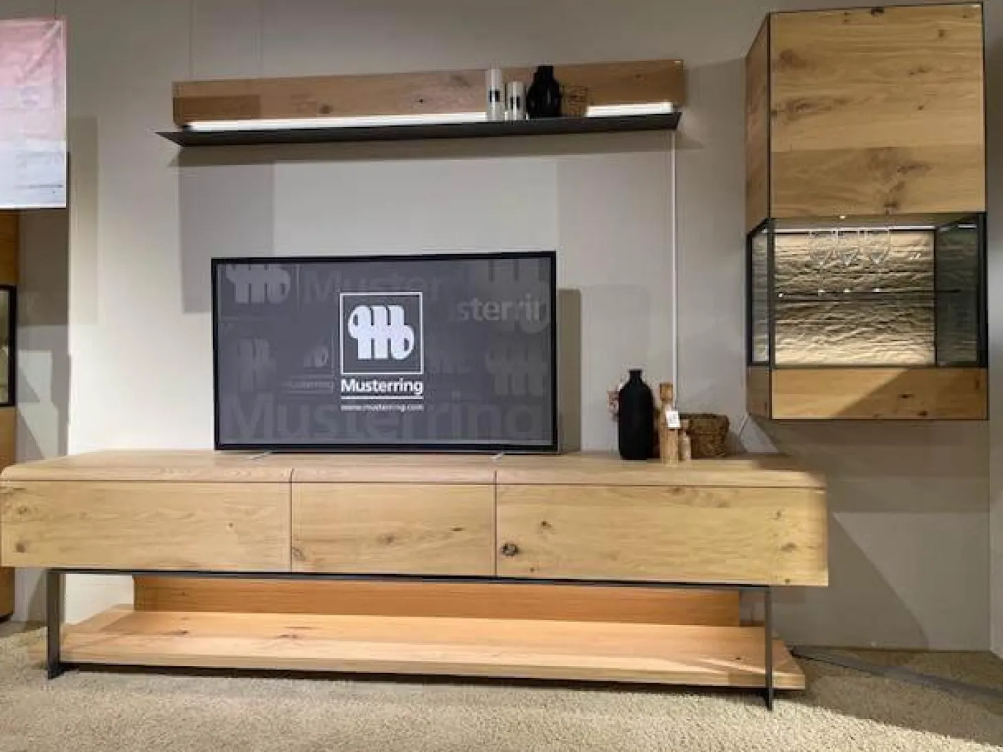 Wohnwand Vcuben Wildeiche Rustico Schwarz Front Parsolglas Grau Gestell Metallteile Anthrazit