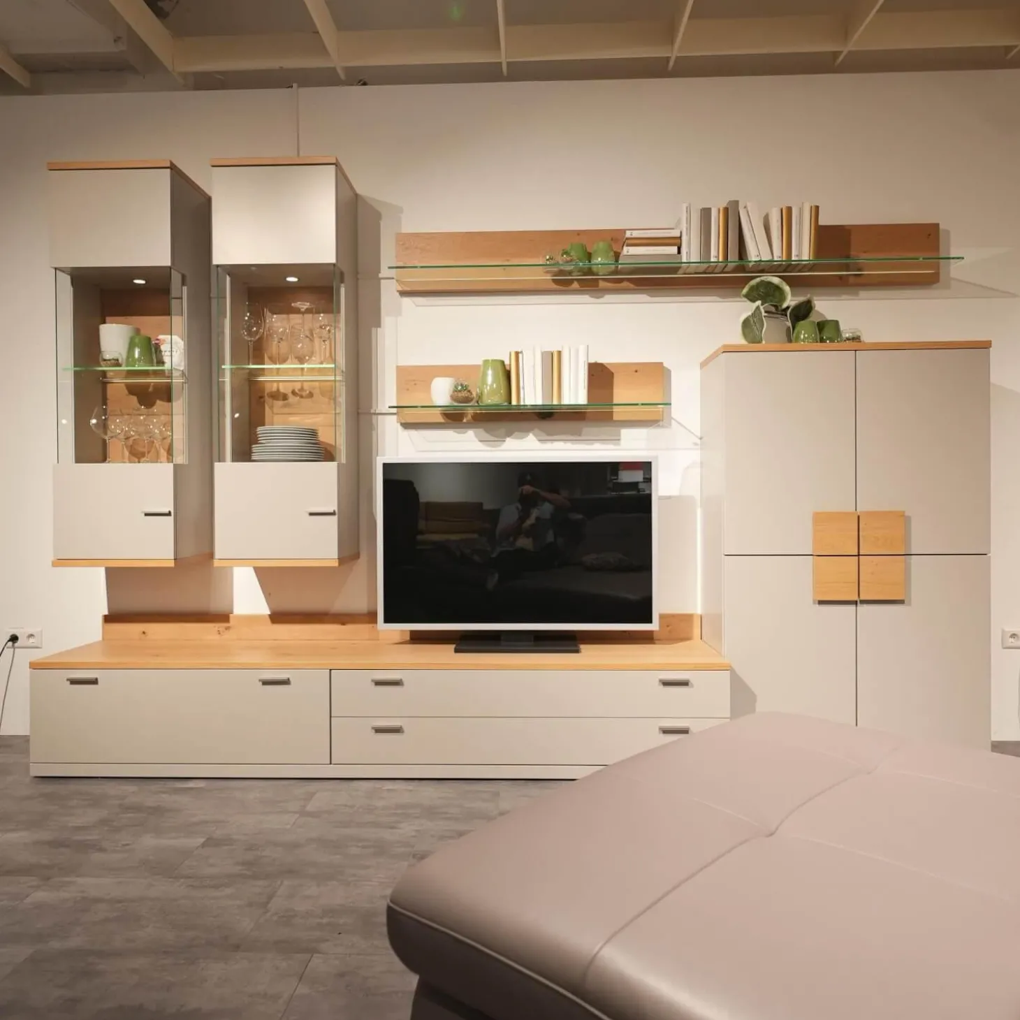 Wohnwand Vienna 35 36011 Lack Grau Akzente Asteiche Griffe Edelstahl Inklusive Beleuchtung