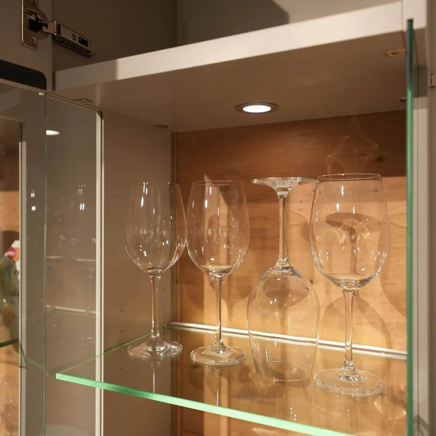 Wohnwand Vienna 35 36011 Lack Grau Akzente Asteiche Griffe Edelstahl Inklusive Beleuchtung