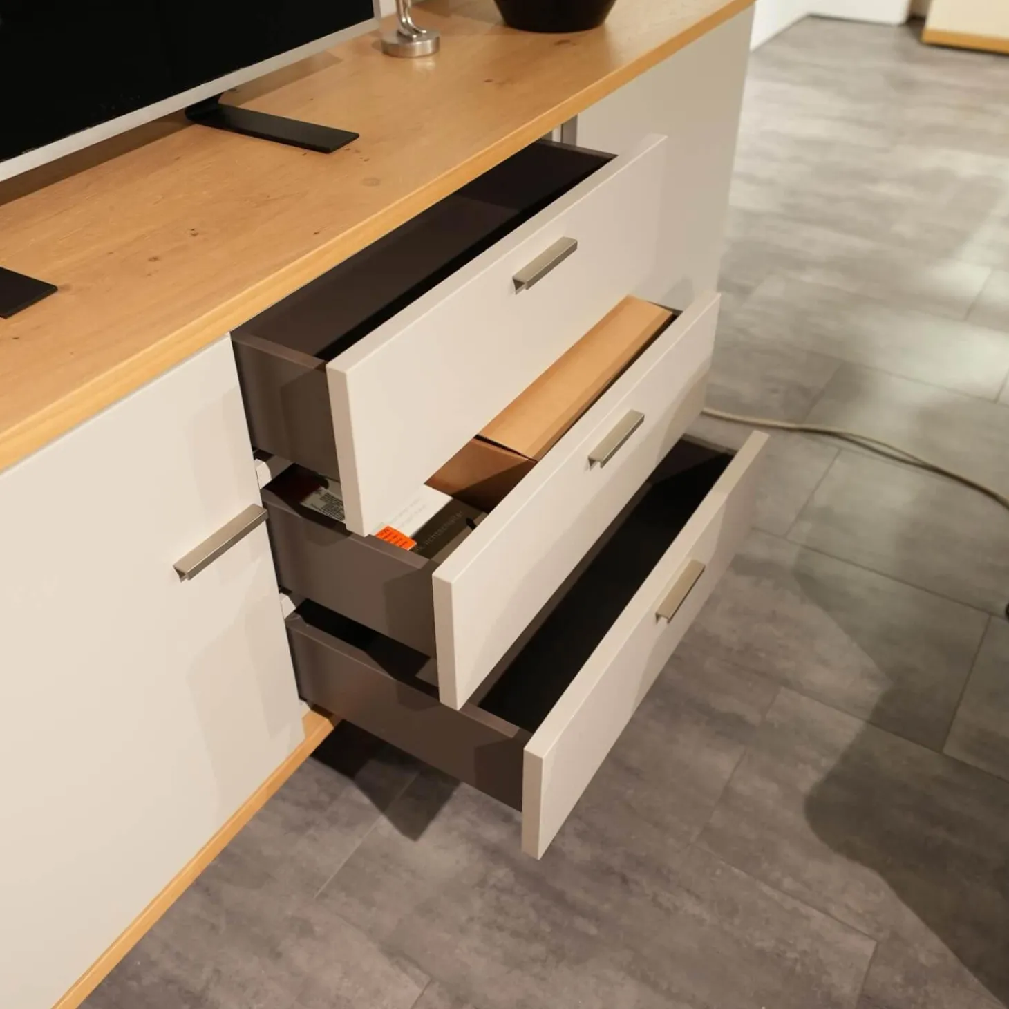 Wohnwand Vienna 35 35009 Lack Ziegelrot Rot Und Lack Grau Inklusive Beleuchtung