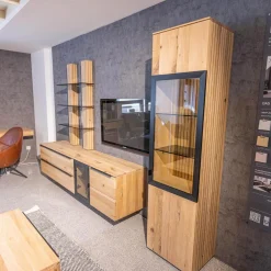 Wohnwand WK 490 Baristo Asteiche Bianco Rillenoptik Glas Anthrazit Inklusive LED Beleuchtung