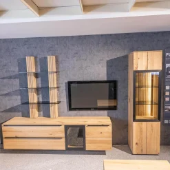 Wohnwand WK 490 Baristo Asteiche Bianco Rillenoptik Glas Anthrazit Inklusive LED Beleuchtung