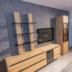 Wohnwand WK 490 Baristo Asteiche Bianco Rillenoptik Glas Anthrazit Inklusive LED Beleuchtung