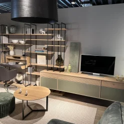 Wohnwandkombination Lina Eiche Massiv Gebürstet Weiß Geölt Glas Matt Salbei Mit Schreibplatz